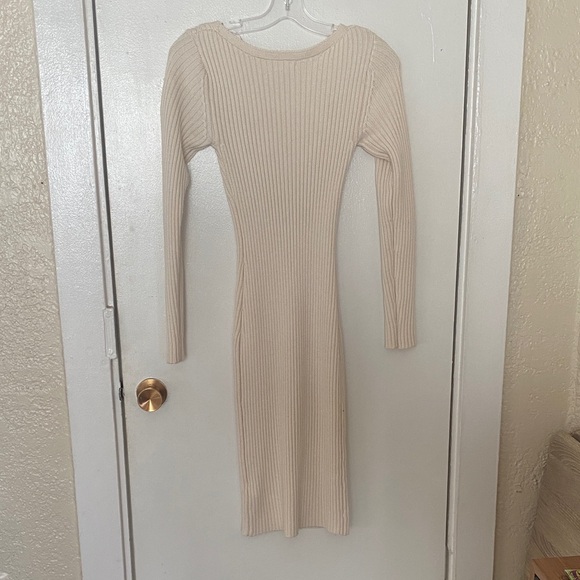 Chic Cream Ribbed Knit Dress with Buttons - Picture 3 of 3